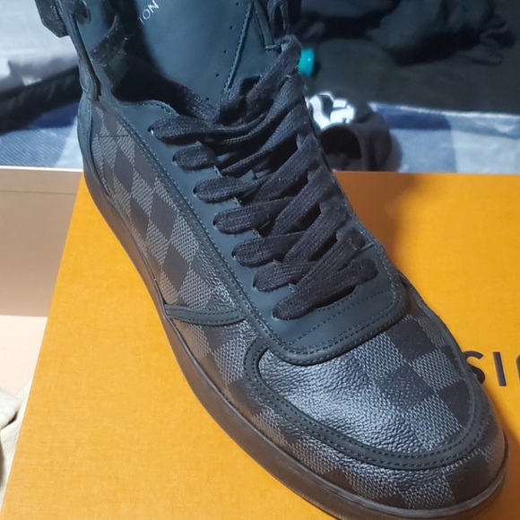 Louis Vuitton\'s tennis shoes and seth curry shoes